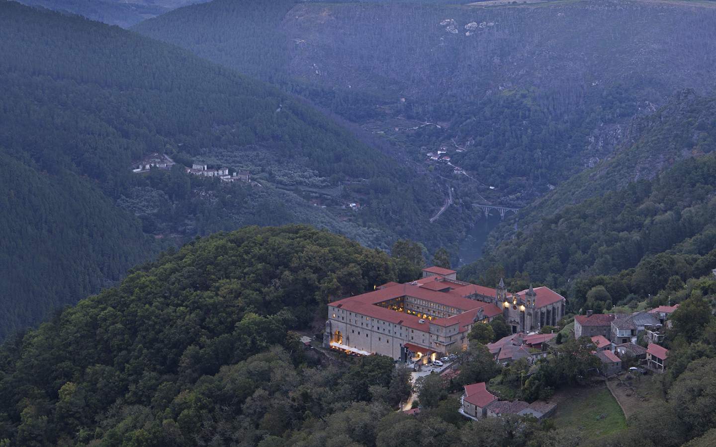 Perderse para encontrarse: Paradores en los parques naturales más espectaculares de nuestro país